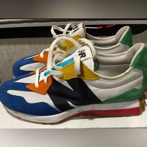 New Balance 327. Very good used condition. Beautiful colors Sz: 6 M or Sz: 8 F